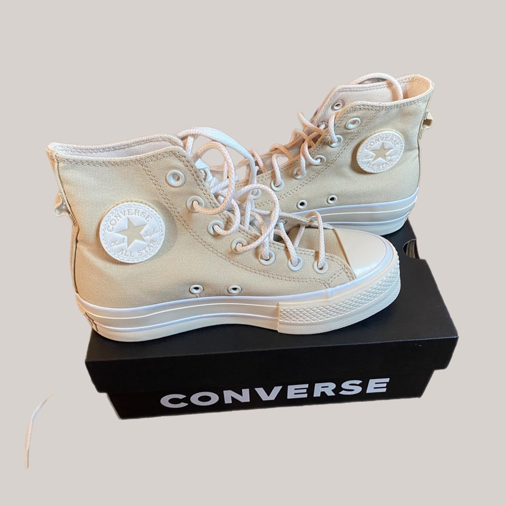 Never Been Worn!!😁 Converse Chuck Taylor All Star Lift Hi sneakers in oat!